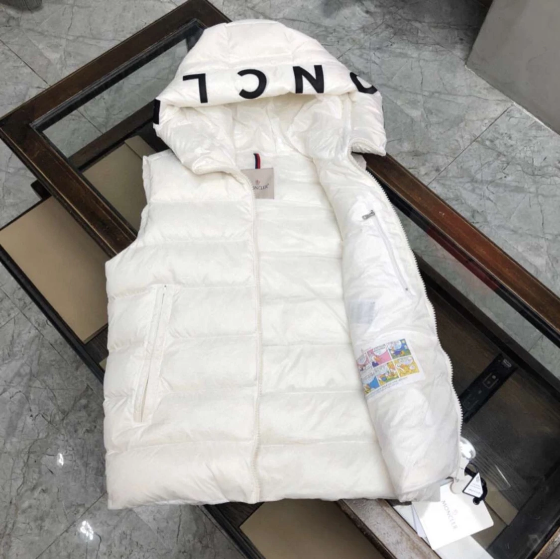 Moncler väst  - 90