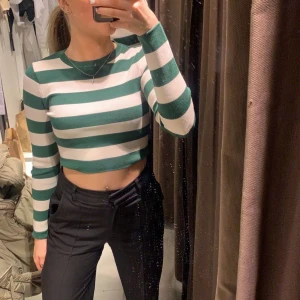 Tröja - Söt topp från zara, aldrig använd🤍