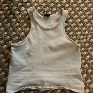 Linne - Croppat linne från Gina tricot.🤍