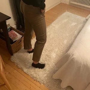 Snygga skinnbyxor - Säljer super snygga skinn byxor från Lindex, använda en gång. 💘  Storlek 34