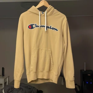 Champions hoodie - Bra skick