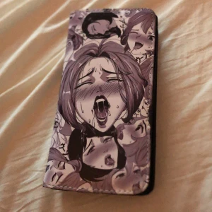 Ahegao plånbok - Pris kan diskuteras! En plånbok med ahegao print  14 små fickor och 2 stora fickor Aldrig använd 