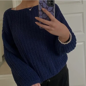 Stickad tröja  - Super fin stickad marinblå tröja💓 100% bomull så sticks inte alls💓super fin passform💓