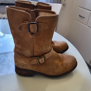 UGG stövlar  - I fint skick