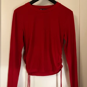 Topp-Zara - Jättefin topp från Zara! Inte använd många gånger! Storlek L men känns mer som M!