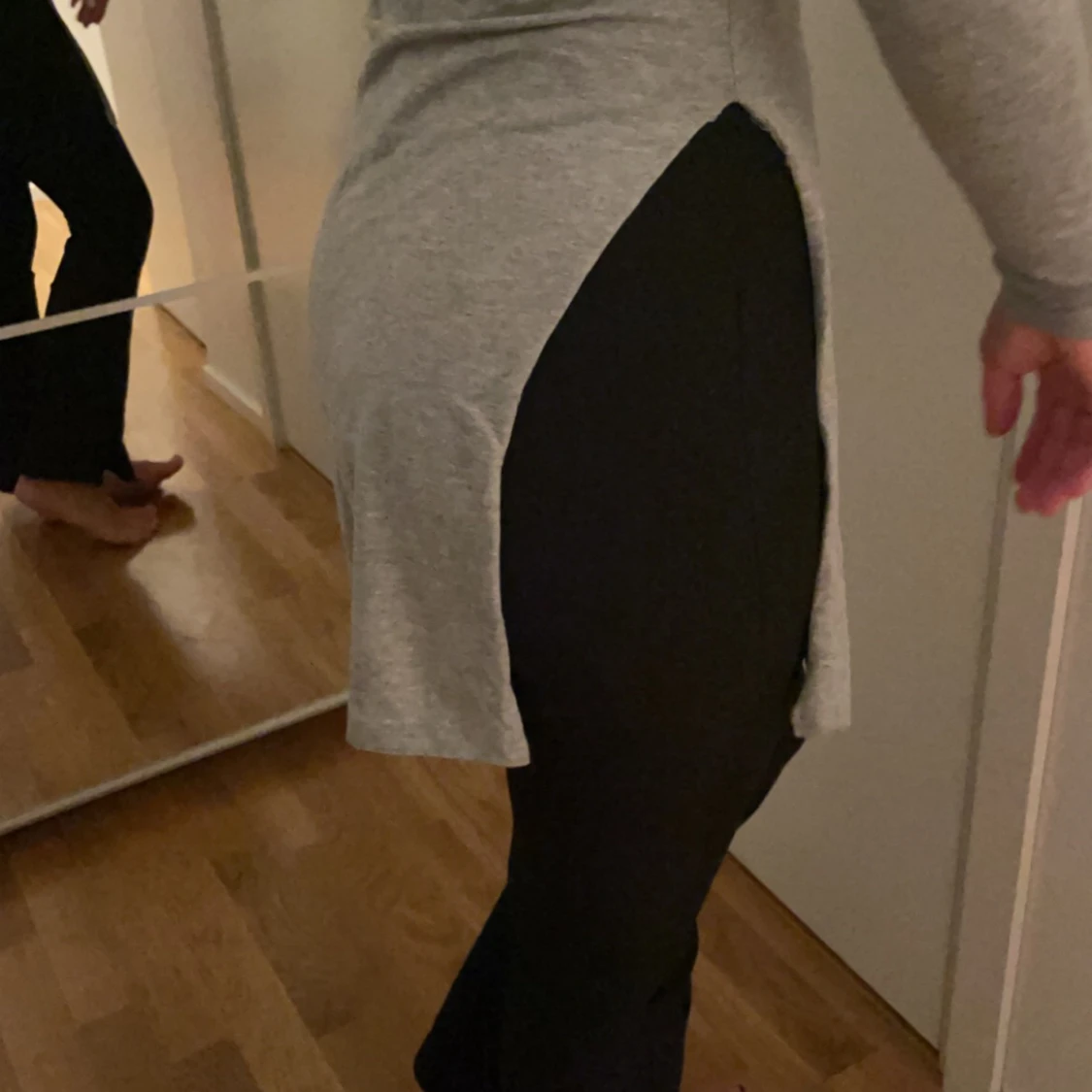 Grå polotröja med slits nere. Köpt på Rut&Circke - 90