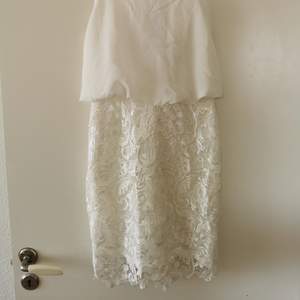 Superfin klänning, ser ut som en kjol och linne, ny med lappar. 