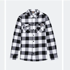 Dickies skjorta  - Knappt använd. Ny skick. Men säljer nu för 250 