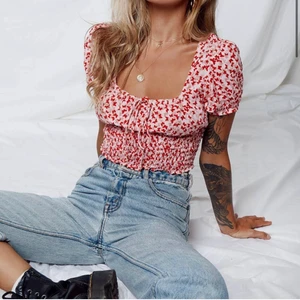 Topp från Motelrocks  - Ännu en superfin topp från Motelrocks. Kommer inte till användning och säljs därmed. Köpt för €42 och säljer för 150kr. Kan antingen mötas upp i Linköping eller så står köparen för frakt🫶🏽