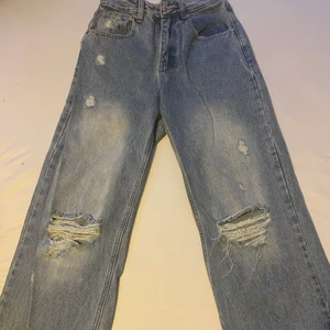 Jeans  - Använt ett par gånger. Storlek XS från SHEIN. 