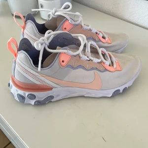 Nike react - Knappt använda.  Superfint skick.  Storlek 39