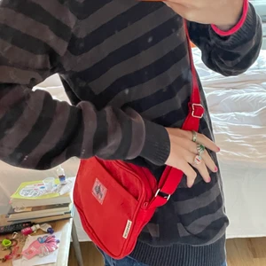 Väska - Ball axelremsväska‼️köpt second hand men i bra skick. Ifall frågor finns är det bara att skriva privat:))