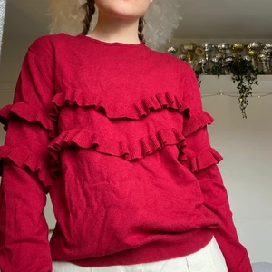 Mango tröja - Mango tröja med volanger. Tvättas i 30°C. ✨