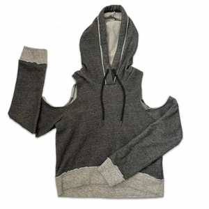 Hollister Hoodie  - Nästa helt oanvänd Hoodie från Hollister med cut outs på axlarna Super mysig på insidan