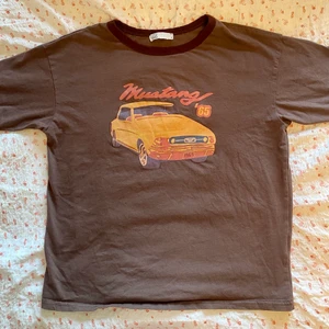 T-shirt - Säljer en t-shirt i strl M. Lite oversized modell. Köpare står för frakt🤩🧚🏼‍♂️