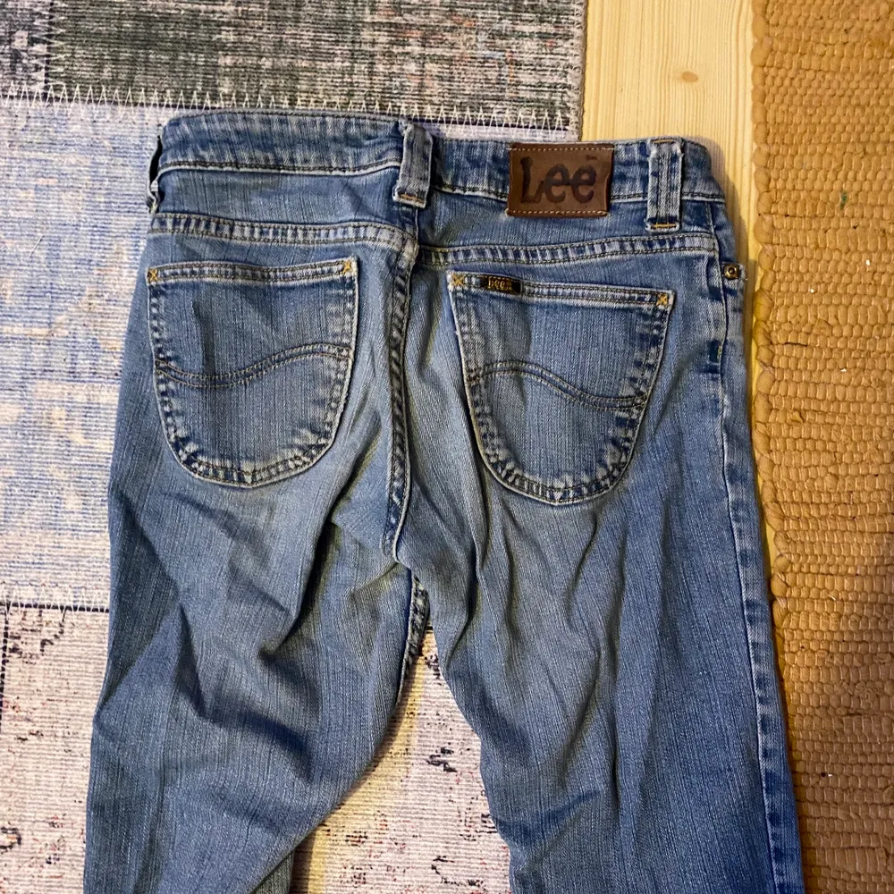 Lågmidjade jeans från Lee. Jättecoola men använder dem inte längre.. Jeans & Byxor.