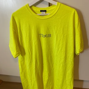 Neon gul t-shirt - Använd 1 gång! Oversized tröja 🌸