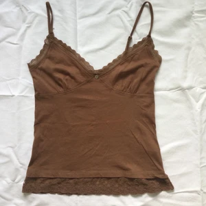 Linne - Söt linne, passar till storlek 34-38, begagnat skick