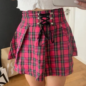 kjol - kjol stl S, använd två gånger, fint skick, köpt för 150 säljer för 40 kr inklusive frakt