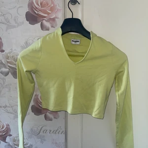 NEON topp långärmad från NAKD! - Använd fåtal gånger, jättefin färg dock! 