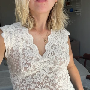 Vit spets linne - Säljer mitt vita spets linne