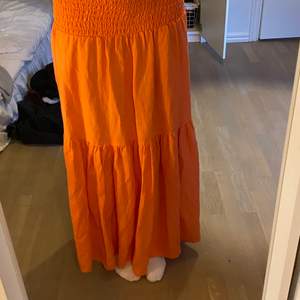 Somrig lång kjol från lindex, nypris 500 köp direkt för 300kr💕💕 kan både posta och mötas upp
