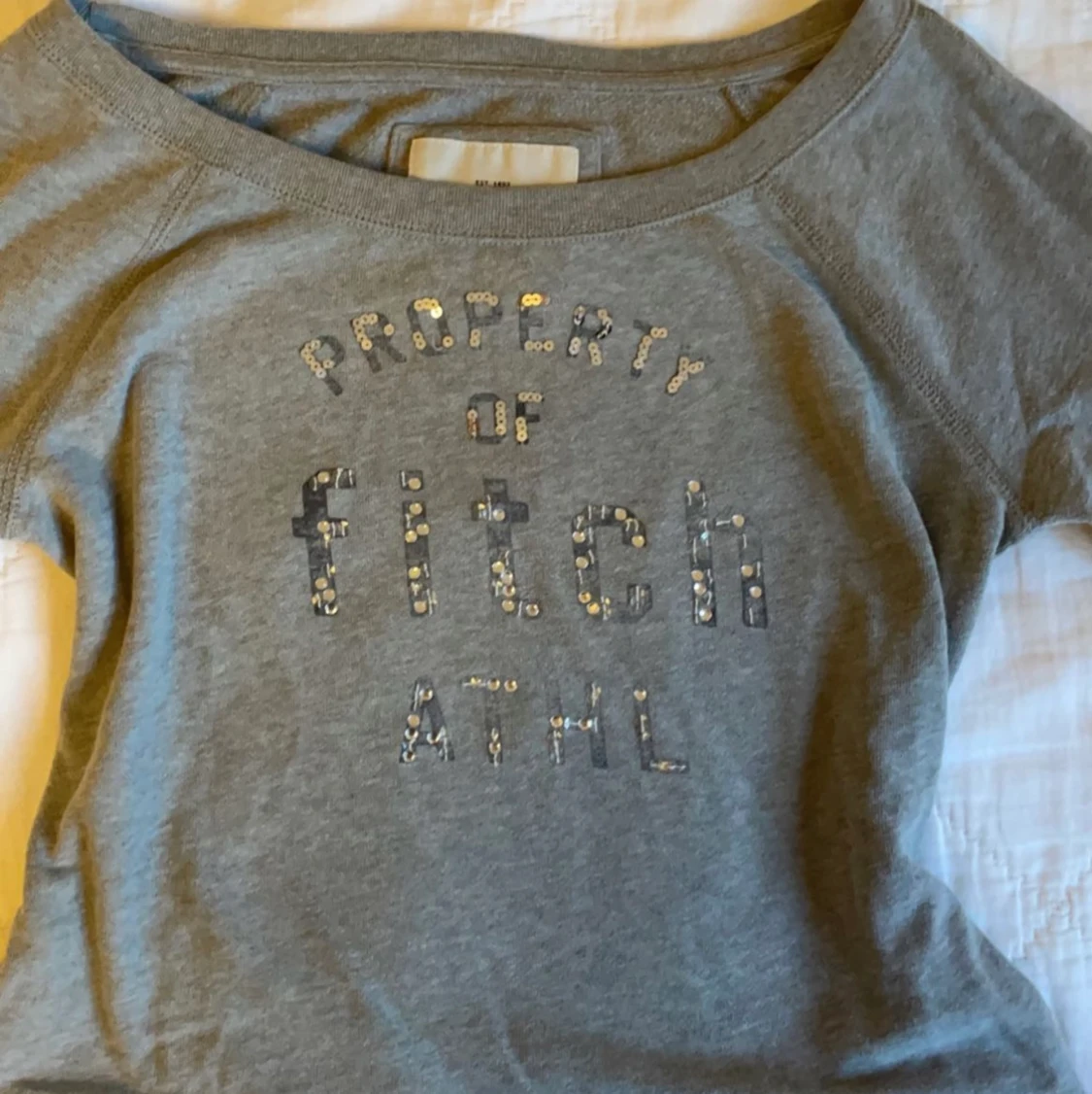 Grå tröja med silver detaljer - 90