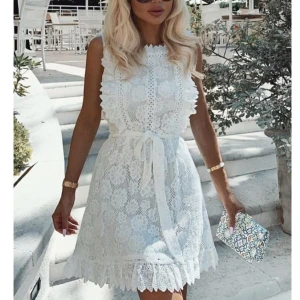 Studentklänning - Säljer en så fin (!!!) klänning från Dennis Maglic som inte kom till användning till min student förra året. Aldrig använd och lappen sitter på. Skickas i orginalpåse.🥰 Originalpris 799kr