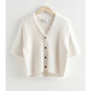 &Other Stories tröja - Jätte fin stickad tröja från &Other Stories, använd en gång och är i nyskick💕