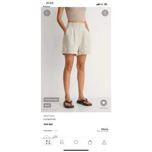 ”Linen folded shorts” från nakd, storlek 38. Säljer då de inte längre kommer till användning. Nypris 429kr
