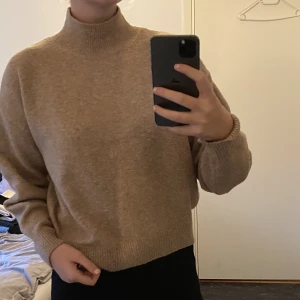 Stickad tröja - Fint skick, bekväm 