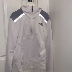 The nort face dress - S byxor och XS Tröja.