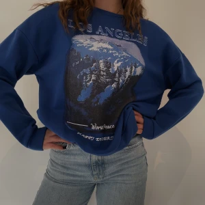 Blå sweatshirt - Blå sweatshirt ”los angeles”💙 (Köparen står för frakten)
