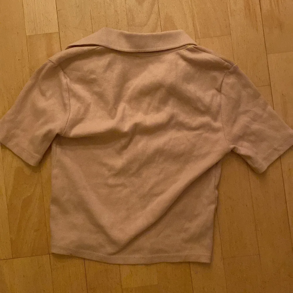 Super snygg tröja 💞älskar älskar säljer för att kommer aldrig till användning tyvärr 💞😘. T-shirts.