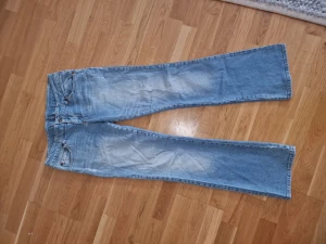 Bootcut jeans - Så fina utsvängda jeans, använda men i väldigt bra skick