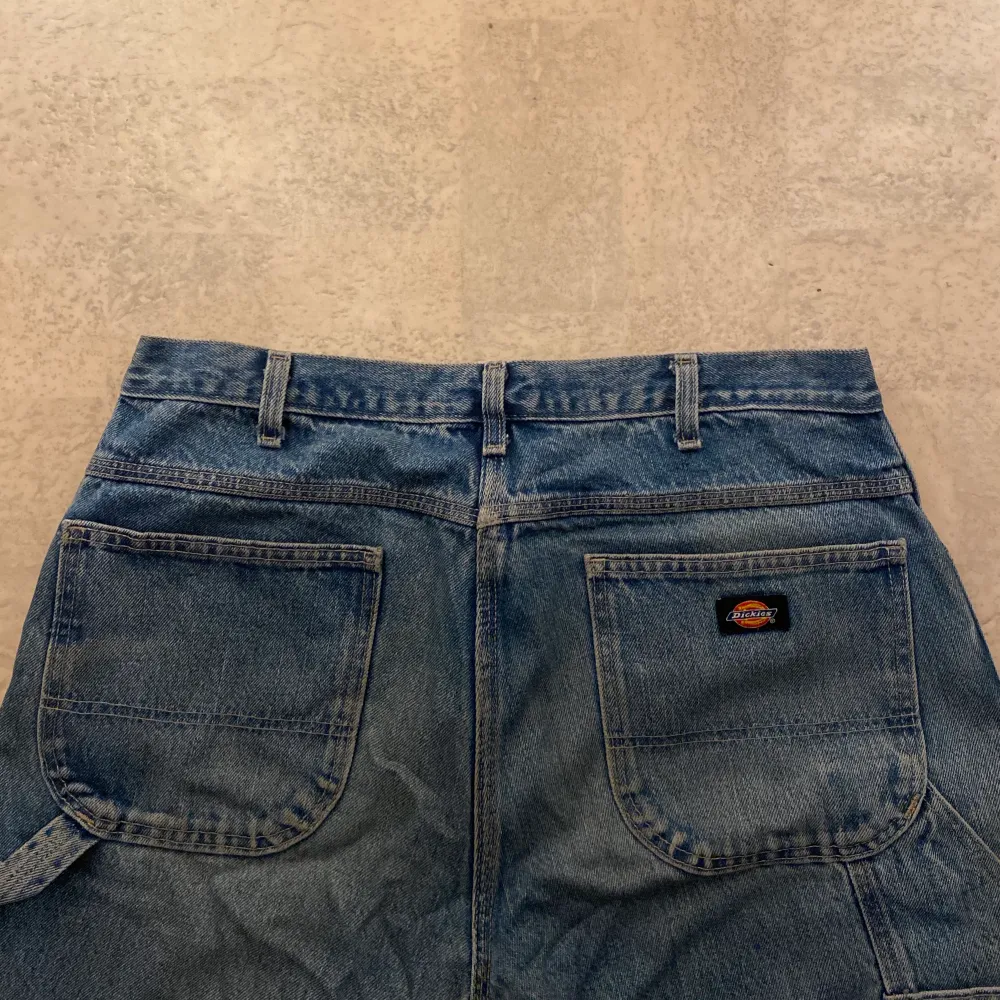 Super snygga dickies Work jeans. Ger en snygg street oversized fit! ❣️ Kan gå ner till 300kr vid snabb affär. ‼️FRAKT: 90-100kr‼️. Jeans & Byxor.