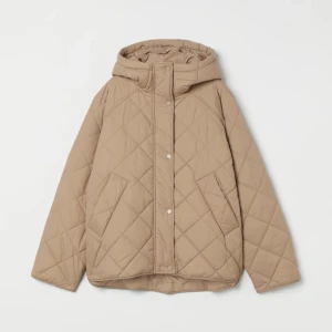 Dunjacka  - Superfin beige jacka som är slutsåld. Storlek XS i superfint skick. Något tunnare så passar perfekt till våren
