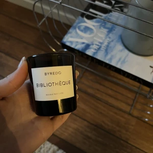Byredo ljus  - Byredo ljus, tändt endast 1 gång! Har kartongen kvar! 