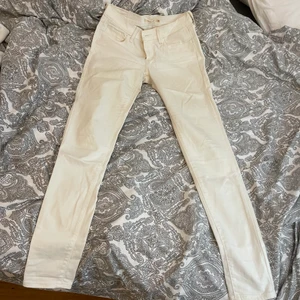 Jeans  - Jeans från levi’s, använda men i bra skick, storlek 28, super skinny