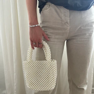 Pärlväska - Pärlväska från & another stories. (Original pris 600kr)    Köparen står för frakt 