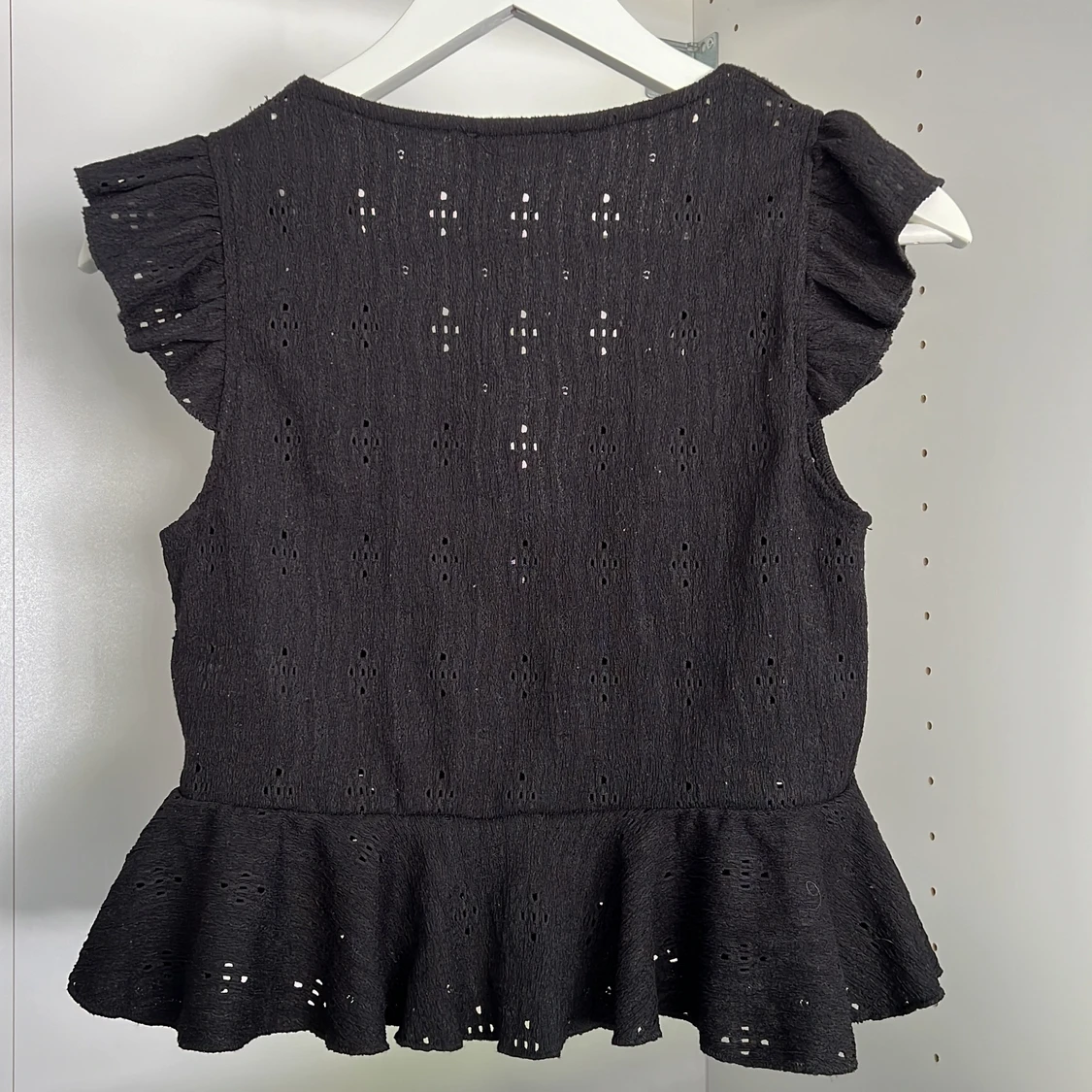 Svart volangtopp - 90