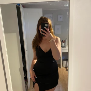 Klämning - Klänning från shein. Storlek s. Frakten ligger på 26kr.