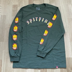 Spitfire long sleeve - Storlek L men passar även XL.