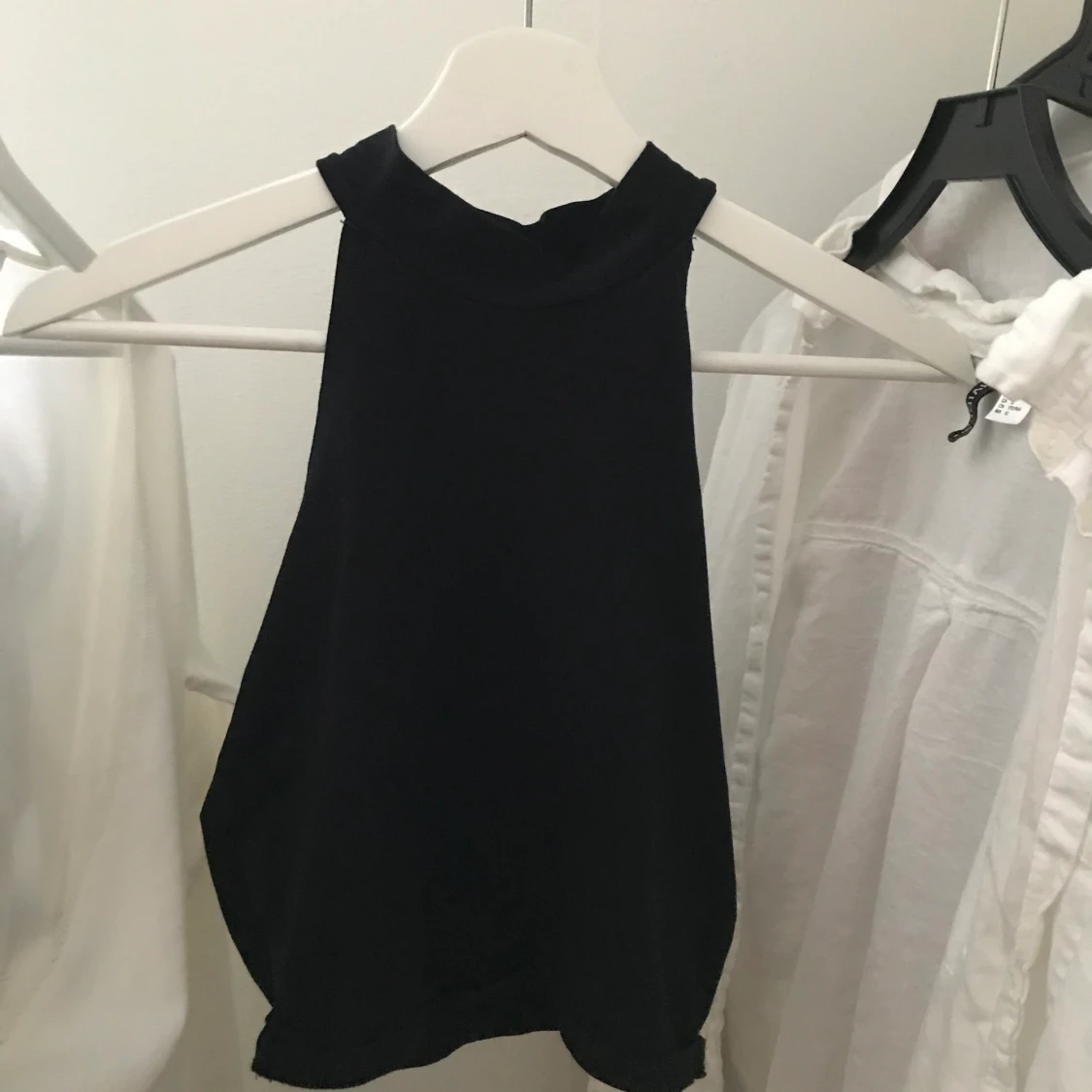 Svart topp med krage  - 90