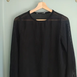 Blus - Lite genomskinligt, ribbad Från co'couture 