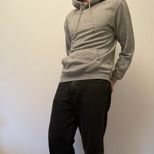 Grå Hoodie - Strl: S, 125kr