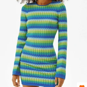 Bershka klänning - så fin slutsåld klänning från bershka 🌙 perfekt till sommaren 💞 använd en gång, så i mycket bra skick🥰🥰 köparen står för frakten 