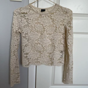 Tröja - Genomskinlig beige tröja från Gina Tricot🤍🤍 Skriv privat vid fler frågor🤍
