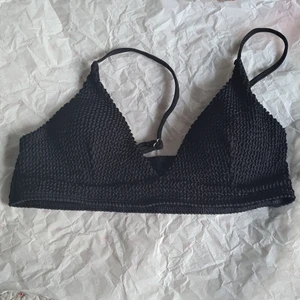 Svart bikini - Svart bikini. Aldrig använd, lapparna sitter fortfarande kvar. Jag kan betala frakten. 👙☀️