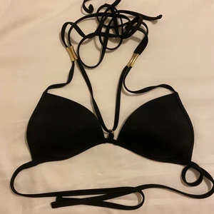 Bikinitopp - Passar A/B. Endast provad 1 gång. Kan mötas upp eller frakta 🌸